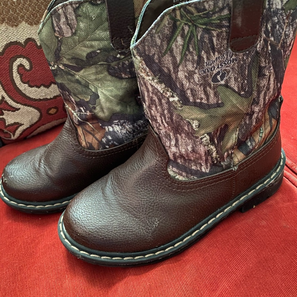 Mossy oak boots